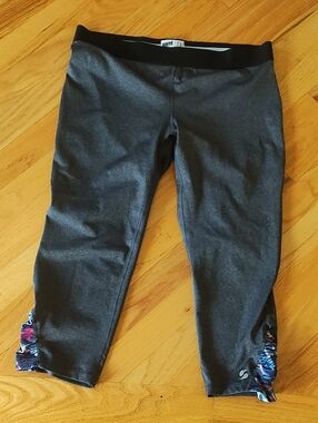 Soffe Charcoal Gray Capri Leggings with Floral Ruffle Hem